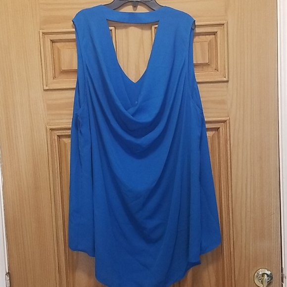 *BRAND NEW** Hi-Lo sleeveless tunic - Picture 2 of 3